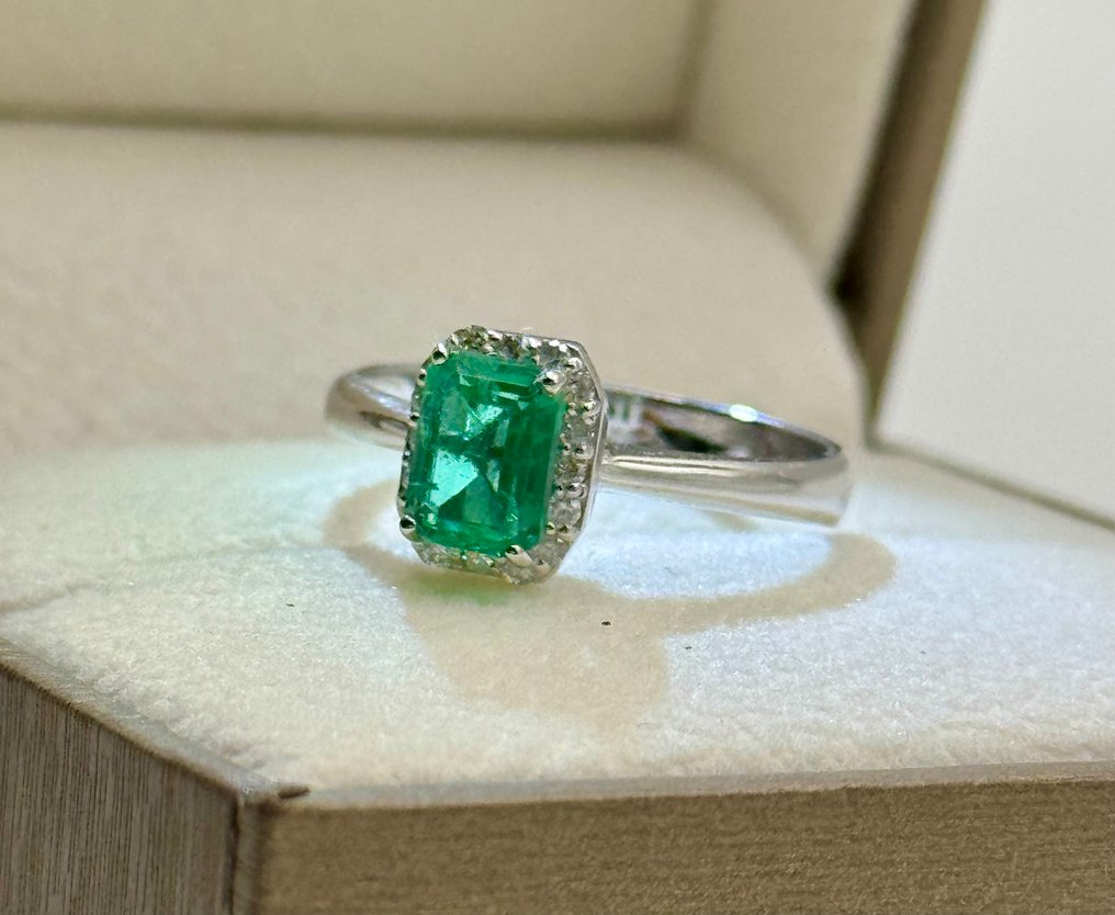 Ring - 18 kt Weißgold Smaragd - Diamant #1.0