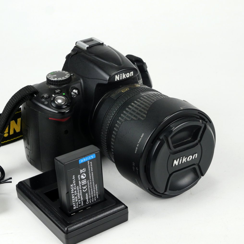 Nikon D5000 + Nikkor 3.5-5.6/18-105mm Digital reflex camera (DSLR) #1.0