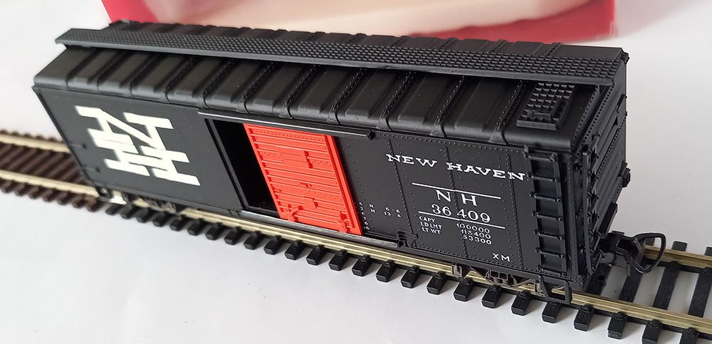 Rivarossi H0 - 12302 / 12211 / 12245 / 2238 - Model train freight carriage (4) - Set of four Rivarossi trenHObby goods wagons in H0 with boxes; numbers on box labels. - Northern Pacific, New Haven, M&L, Southern Pacific #3.2