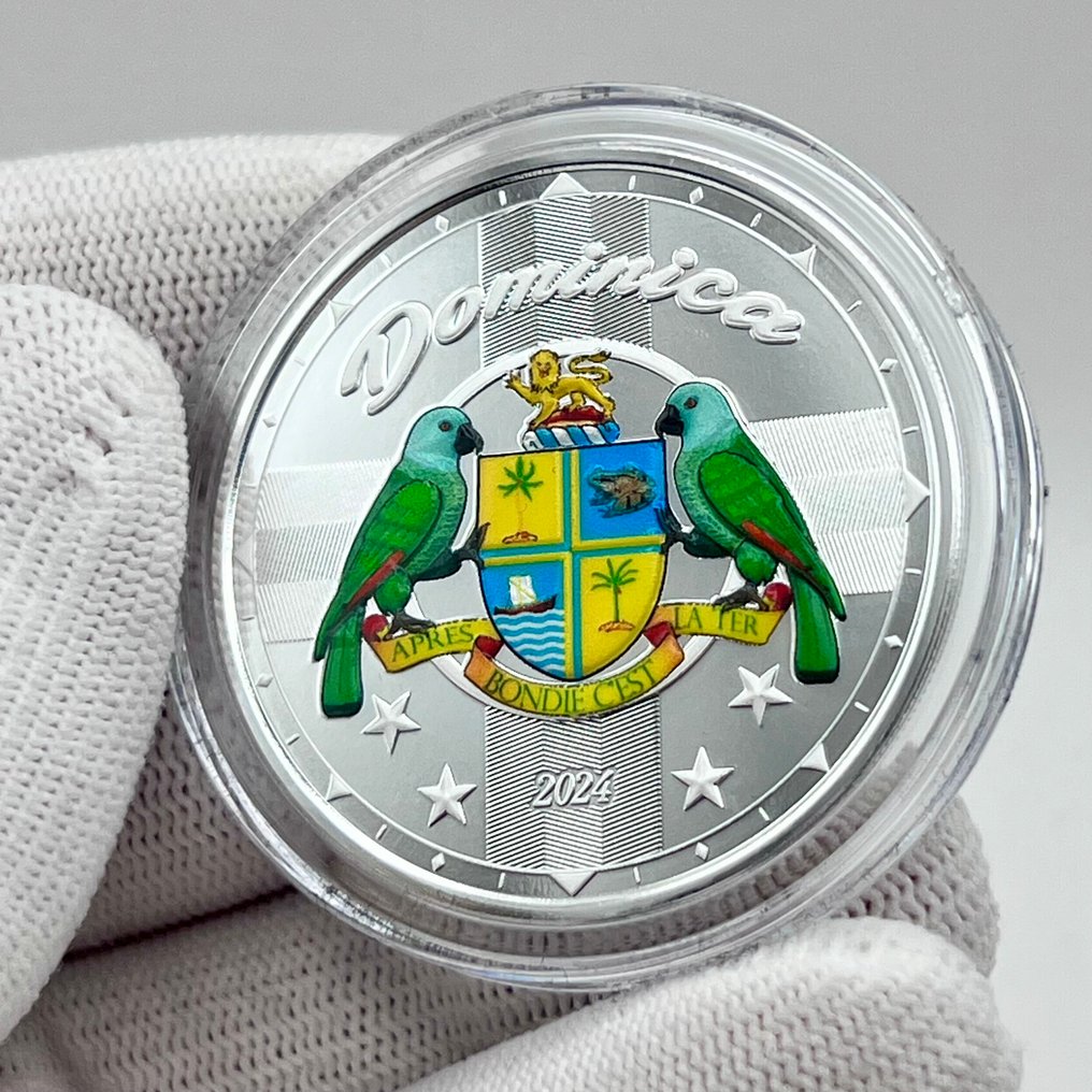 Kelet-karibi államok (Brit Tengerentúli Területek). 2 Dollars 2024 – Dominica – Coat of Arms – 1 oz Silver .999 – Proof – Colorized – Limited Edition #3.2