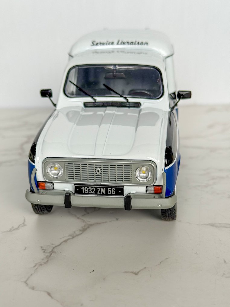 Solido 1:18 - Model car - Renault 4L Fourgonnette “Service Livraison Solido 90th Anniversary 1932–2022” – Limited Edition #2.1