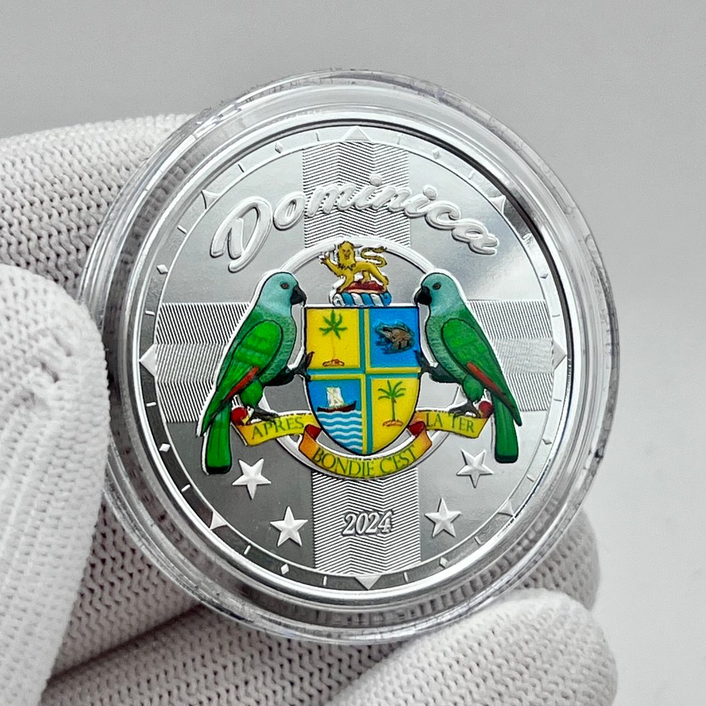 Kelet-karibi államok (Brit Tengerentúli Területek). 2 Dollars 2024 – Dominica – Coat of Arms – 1 oz Silver .999 – Proof – Colorized – Limited Edition #1.0