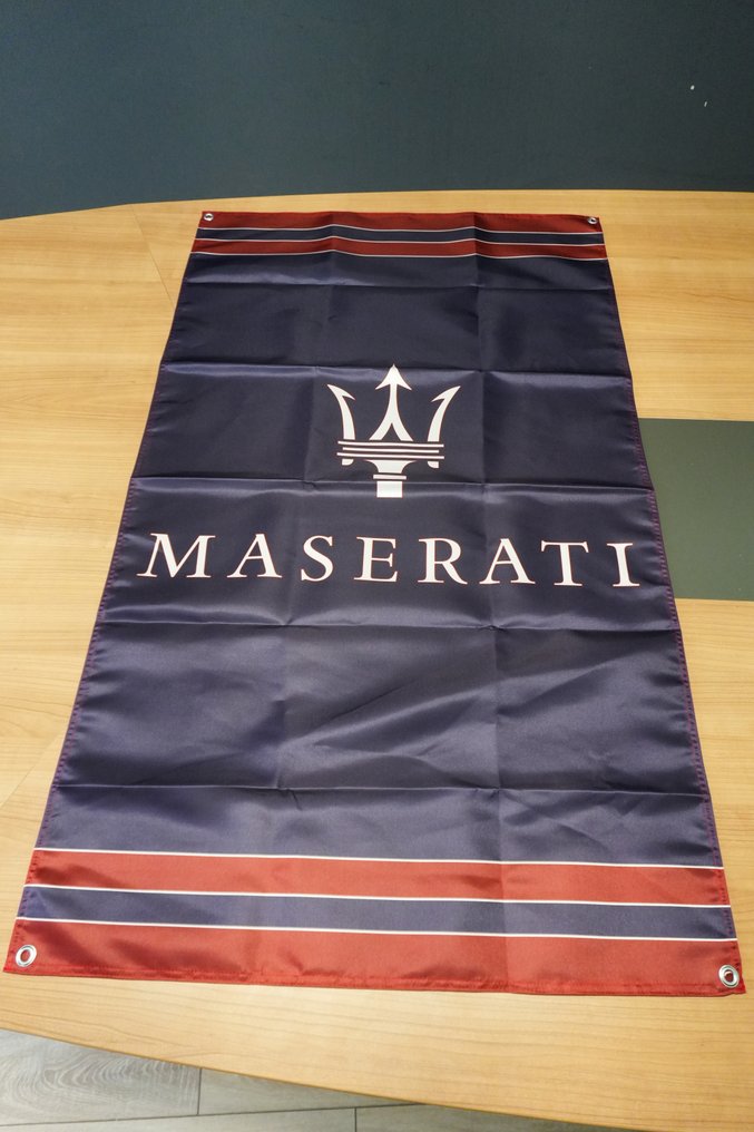 Σημαία - Maserati - XL (120x75 cm) – Premium Satin Fabric – Luxury Trident Design #1.0