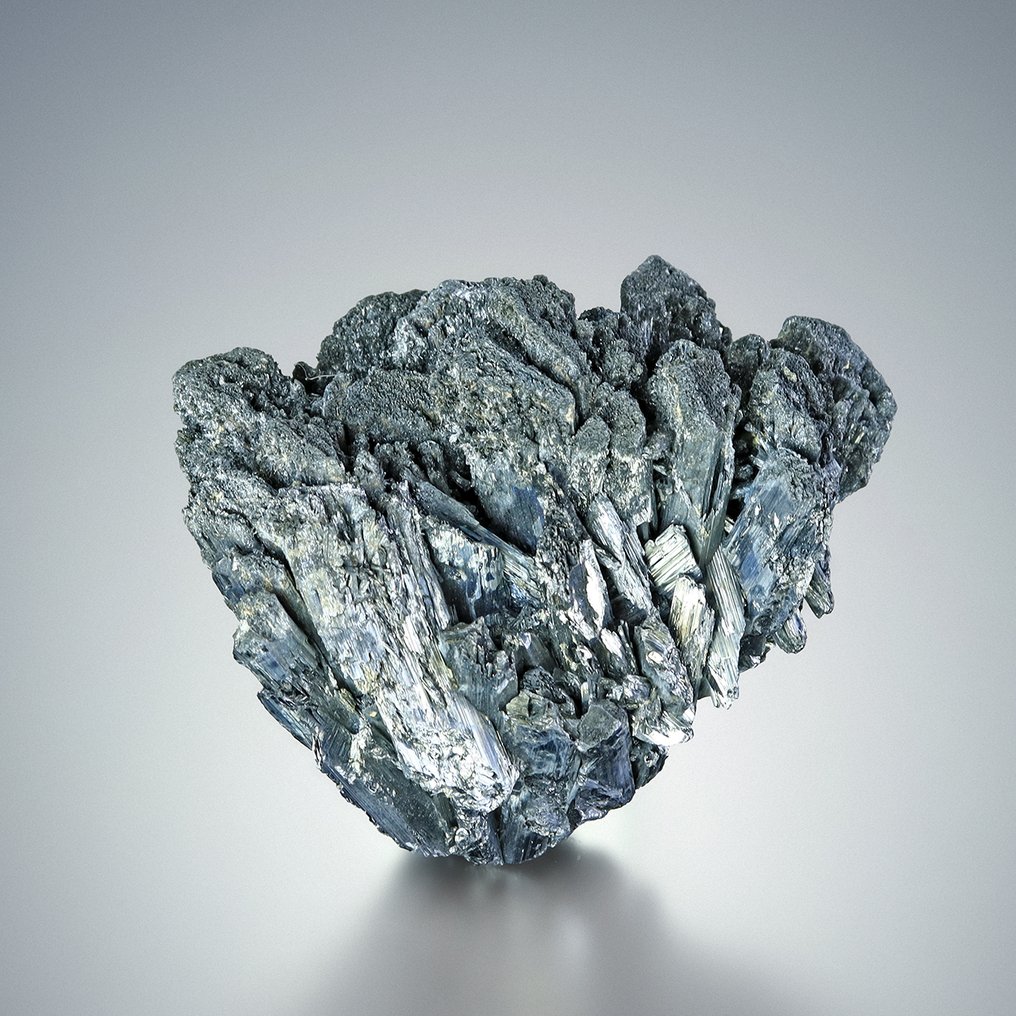 Cluster di stibnite in argento eccellente da 305 g dalla Romania Cluster di cristallo - Altezza: 6 cm - Larghezza: 8.5 cm- 305 g #1.0