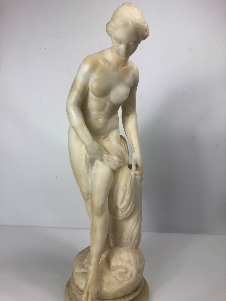 D'après Etienne Maurice Falconet (1716-1791) - Sculpture, Baigneuse - 46 cm - Alabaster - 1910 #1.0
