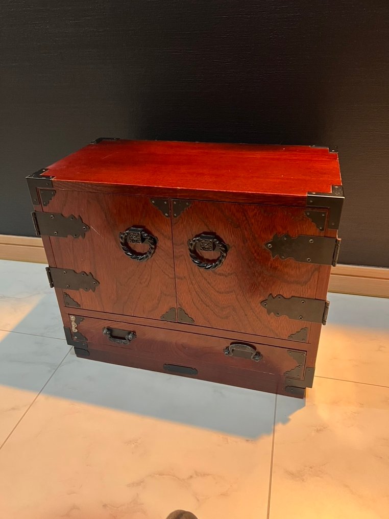 复古风格的日本橱柜,配有金属配件 - 木头,铁 - 日本 - 昭和时代(1926–1989) #1.0