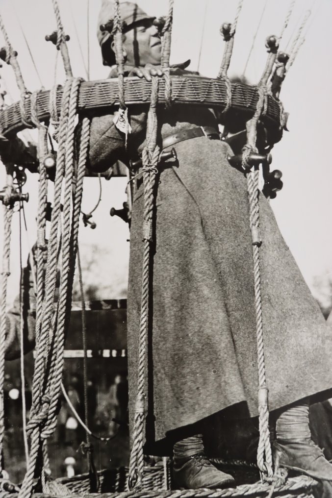 Alexander Rodchenko (1891-1956) - Maneuvers of the Red Army / At the balloon - 1927 #2.1