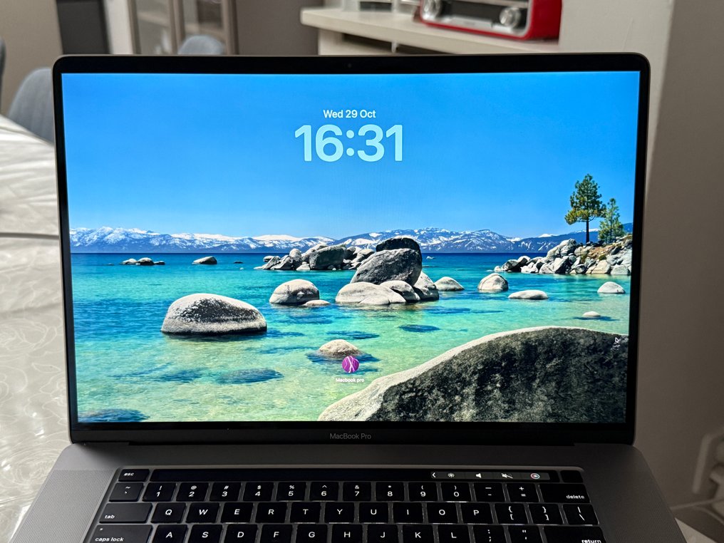 Apple, MacBook Pro 16", Core(TM) i7 9th Gen, 16 GB RAM, 500 GB NVMe, AMD Radeon Pro 5500M 4 GB - Computador #1.0