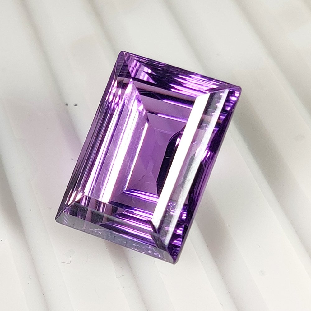 1 pcs  Lilla Ametyst  - 24.06 ct - Internasjonal forening for fargede edelstener (ICA GemLab) - Spesiell klipp! #3.2