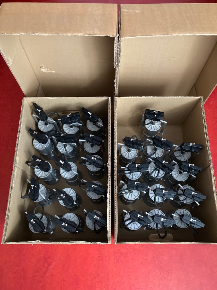 iGuzzini - Lampada (28) - Alluminio - Un oggetto icona #1.0