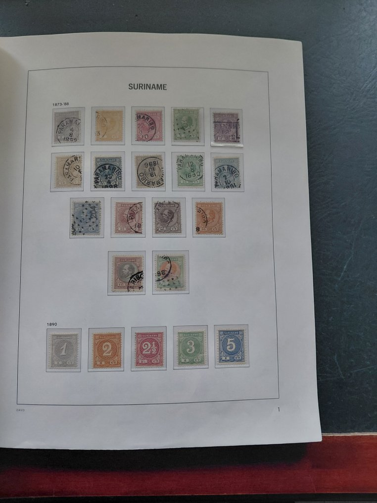 Suriname 1873/1949 - Well-filled collection in Davo crystal album. - Goegevulde, vrij complete Collectie Suriname #1.0