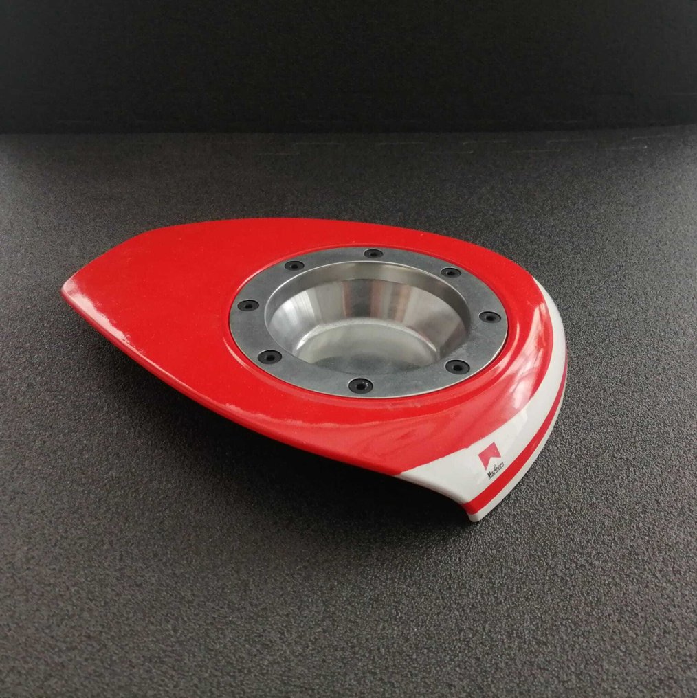 Philip Morris International • Marlboro • RARE - Asbak - Plastic, Aluminium, Koolstofvezel #4.3