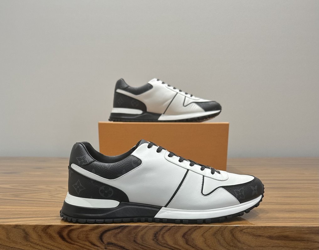 Louis Vuitton - Run Away - Sneakers - Size: EU 44 #1.0