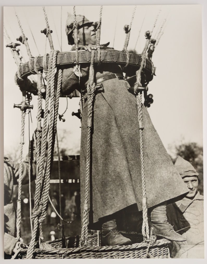 Alexander Rodchenko (1891-1956) - Maneuvers of the Red Army / At the balloon - 1927 #1.0