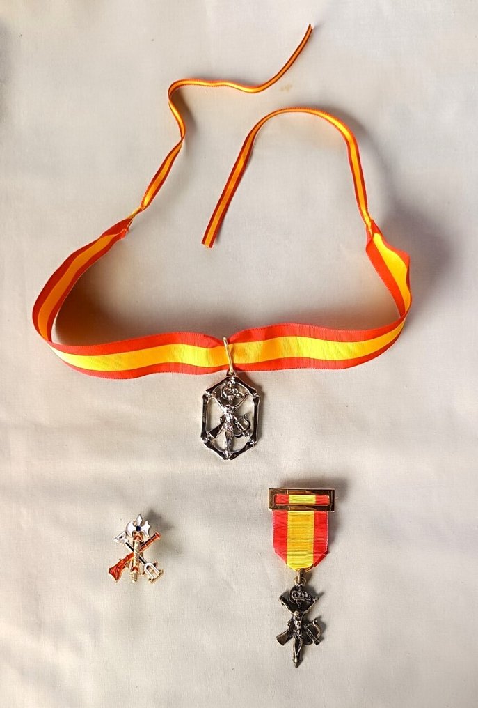 西班牙 - 軍功章 - 英雄的西班牙军团。基督骑士的委托令和奖章，以及胸章徽章。 #2.1