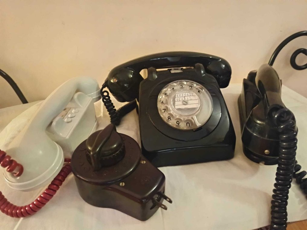模擬電話 - 膠木, 塑料 - 三部复古电话和计时器 #2.1