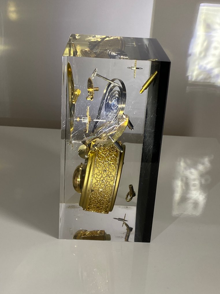 Clock sculpture - lucite - 1970-1980 #4.3