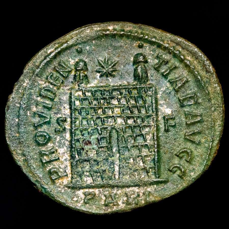 罗马帝国. 君士坦丁一世 (公元306-337). Follis Arles mint, 326-327 A.D. PROVIDENTIAE AVGG, campgate, two turrets, star above. (没有保留价) #1.0