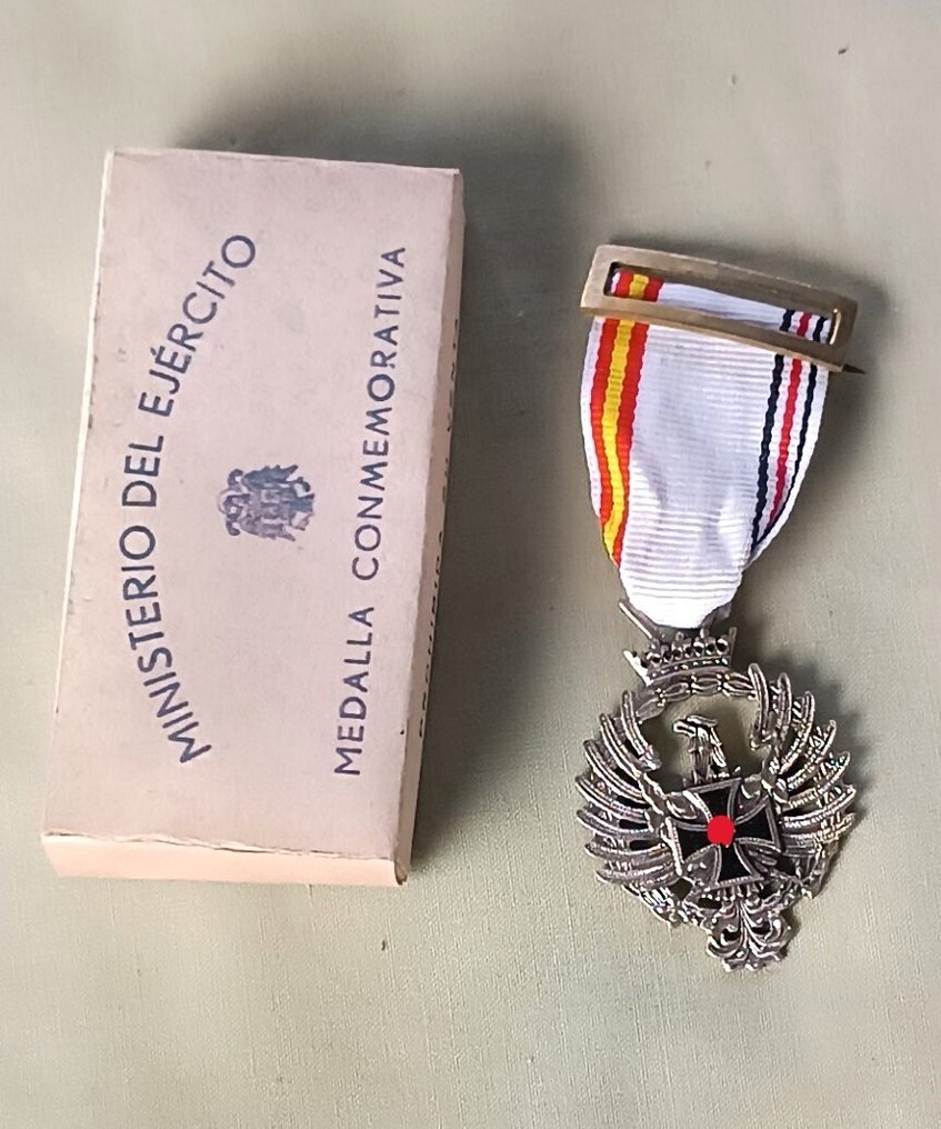 西班牙 - 军事勋章 - División Azul。俄罗斯战役纪念章。 #1.0