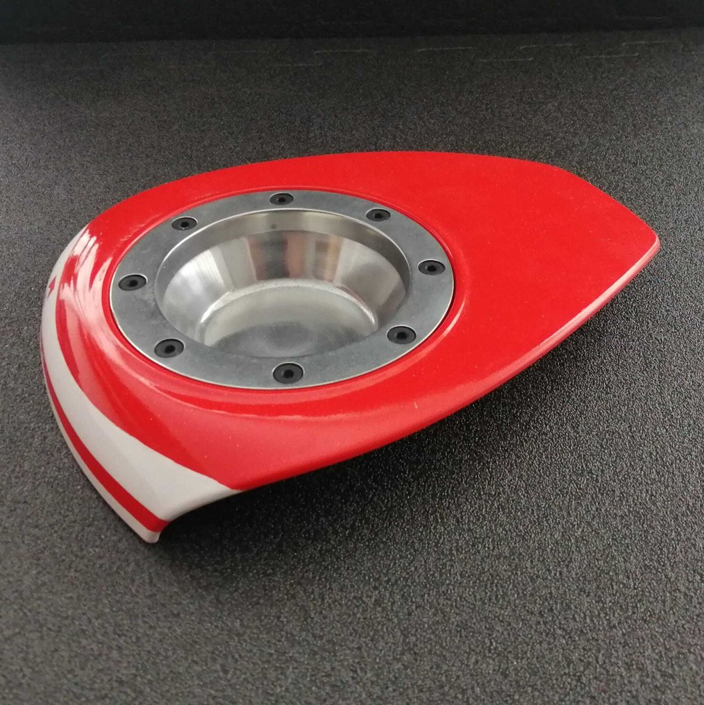 Philip Morris International • Marlboro • RARE - Asbak - Plastic, Aluminium, Koolstofvezel #3.2