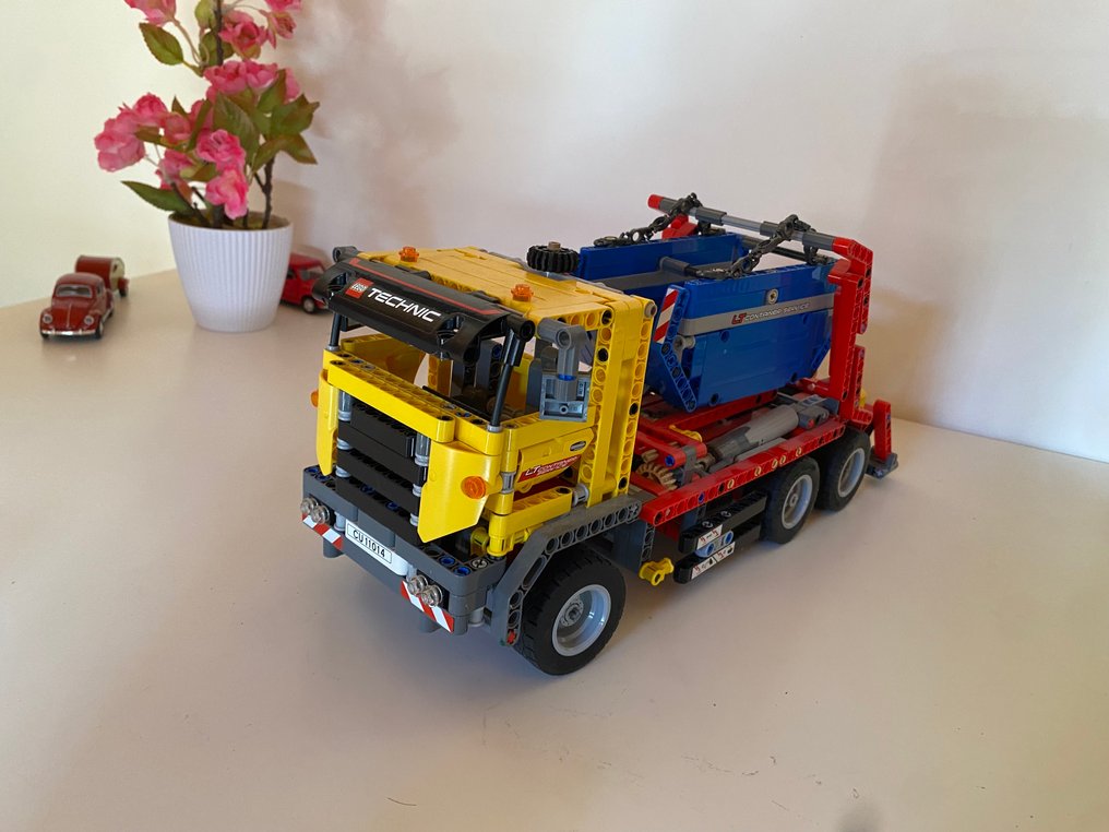 Lego Set - 42024 - Technic - Container-Truck #1.0
