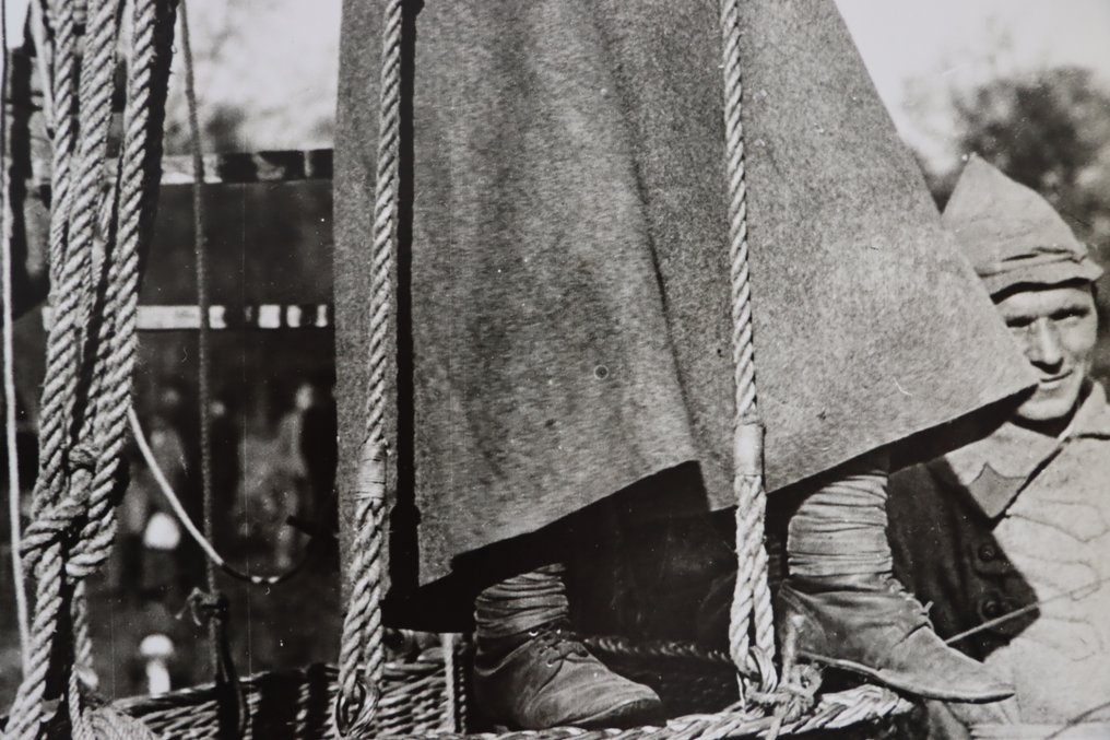 Alexander Rodchenko (1891-1956) - Maneuvers of the Red Army / At the balloon - 1927 #4.3