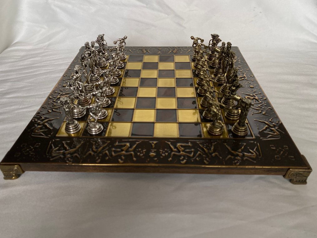 国际象棋套装 - 复古的希腊军队模型，由浮雕青铜制成。 #1.0