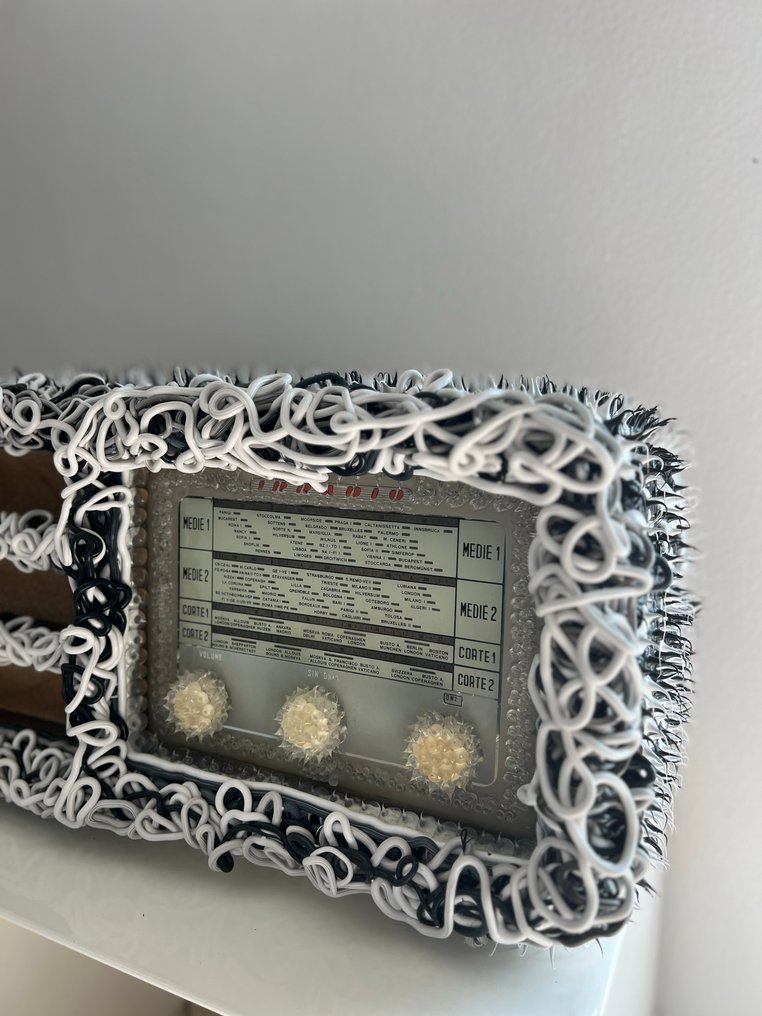 IRRADIO - Art intervention Röhrenradio #2.1