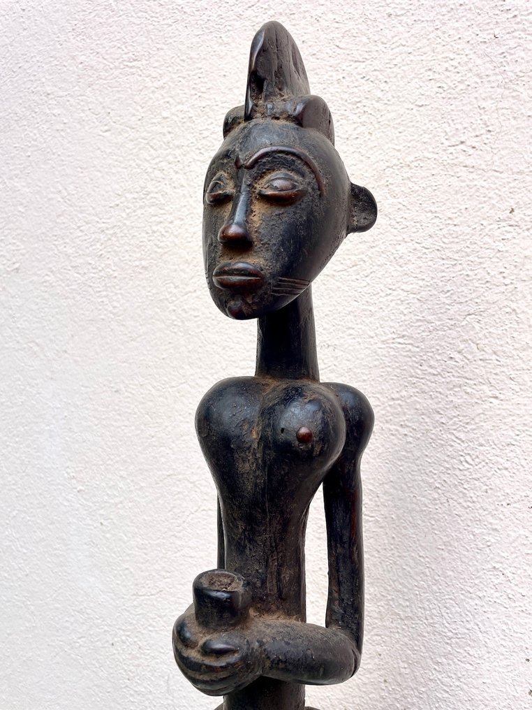 Istuva patsas - Koulutus - Norsunluurannikko #1.0