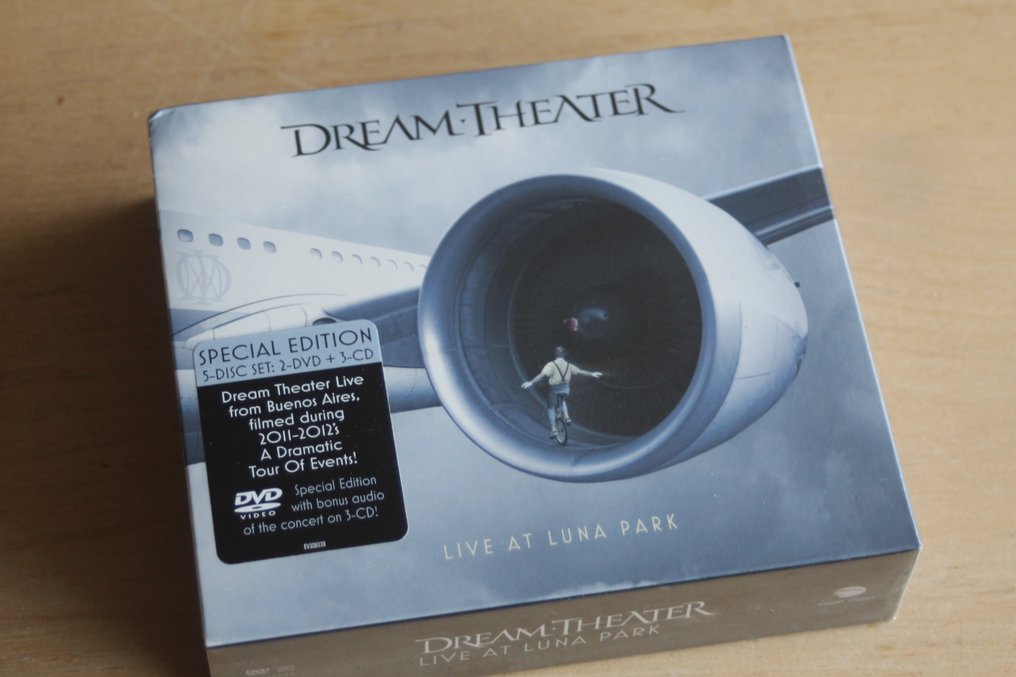 Dream Theater - Live At Luna Park 3CD+2DVD + Backstage Passes - CD-bokssæt - 2012 #1.0