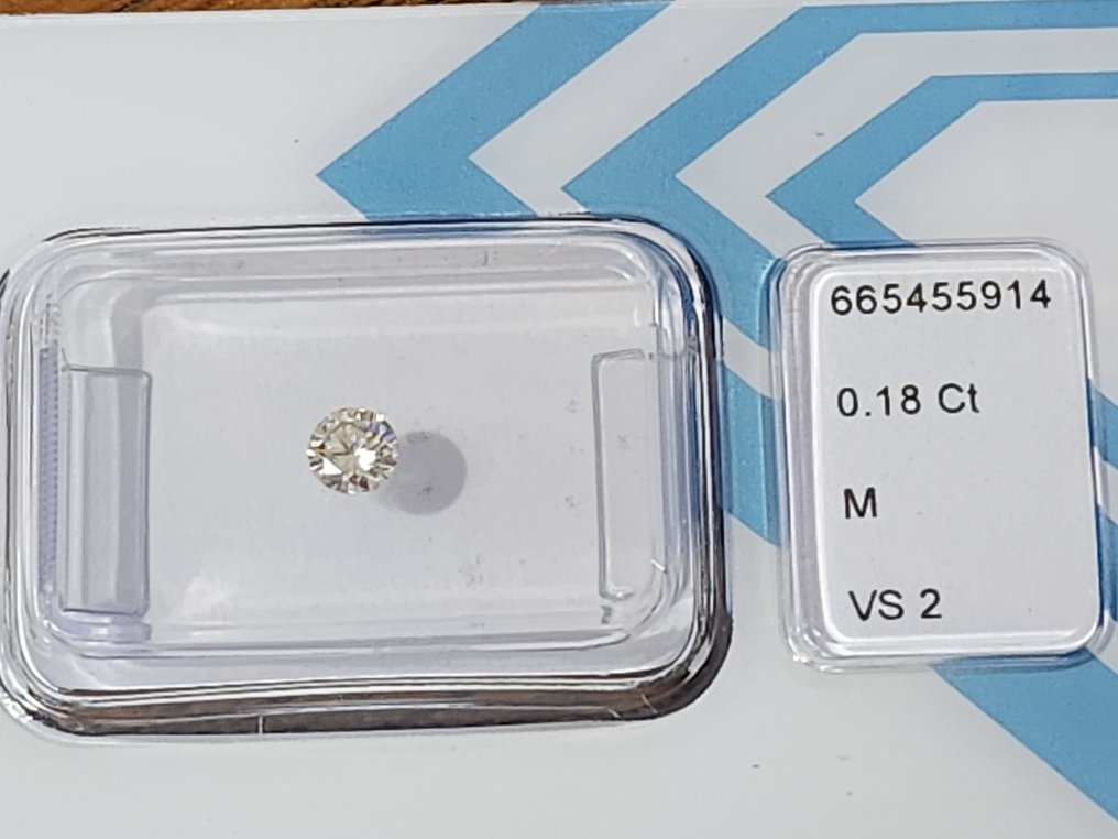 没有保留价 - 1 pcs 钻石  (天然)  - 0.18 ct - 圆形 - M - VS2 轻微内含二级 - 国际宝石研究院（IGI） #3.2