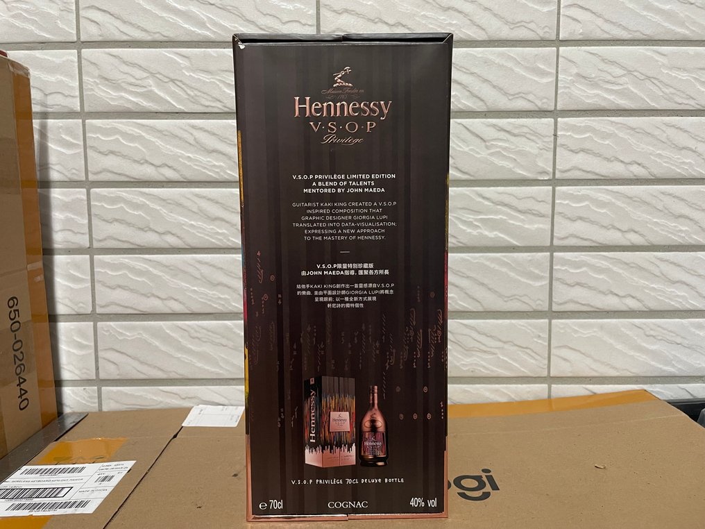 Hennessy - John Maeda 2018 Limited Edition - VSOP    - b. 2017  - 700ml #4.3