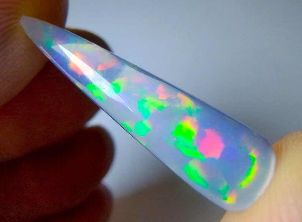 4,5 cts - Top Colors - Natural Crystal Opal - Cabochon - Harvinaiset Puzzle Pattern Colors- 0.9 g #1.0