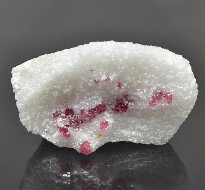 尖晶石 矩陣晶體 - 高度: 7 cm - 闊度: 3.5 cm- 93 g #4.3