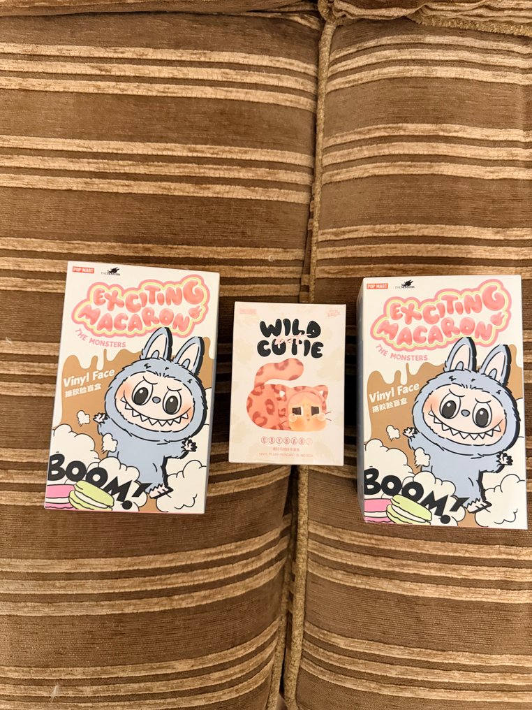Pop Mart  - 娃娃 Crybaby + Labubu macarons - 中国 #1.0