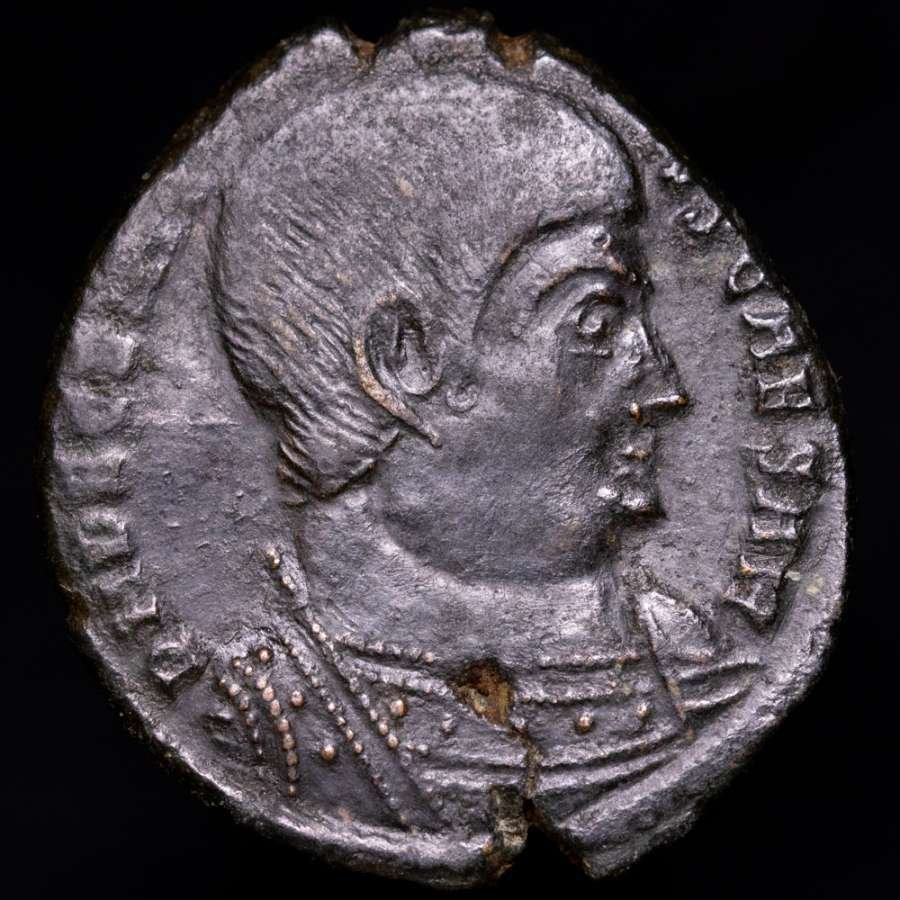 Romarriket. Decentius (AD 350/1-353). Double Maiorina Trier mint, AD 351-353. SALVS DD NN AVG ET CAES, large Chi-Rho; A-ω across fields, TRP in exergue.  (Ingen mindstepris) #1.0