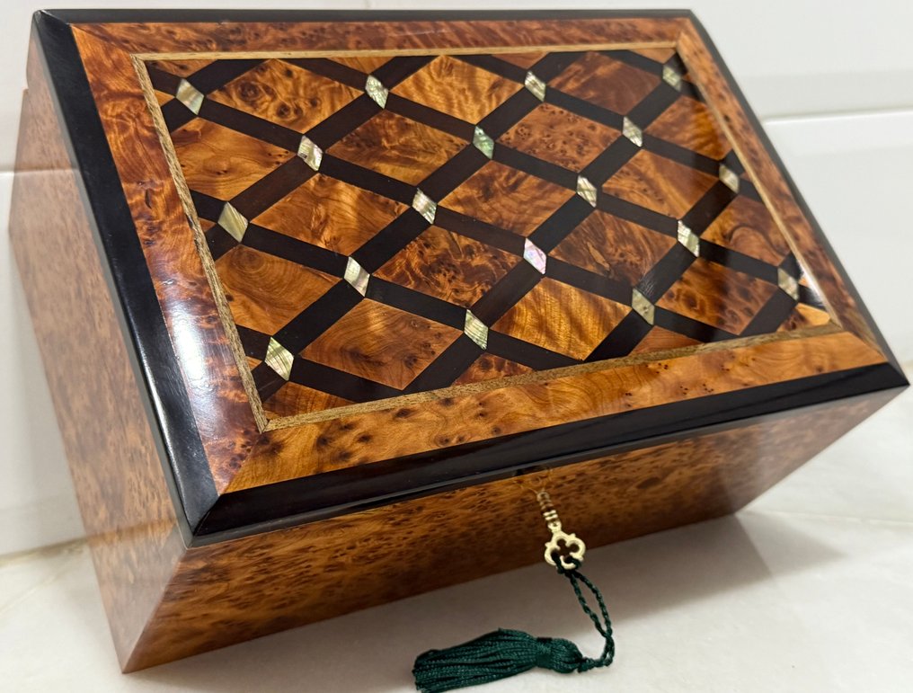 棺材 - 國王木, 崖柏, 緞木 #1.0