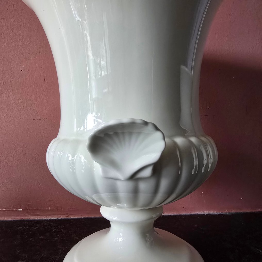 Wedgwood - Vase (2) - Ceramic - Jacobusschelp oren #2.1