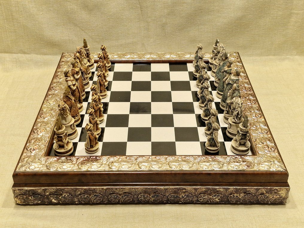 Chess set - NIGRI - Set Scacchi Decorati a Mano con Scacchiera in Legno con finiture in lamina d'Argento #1.0