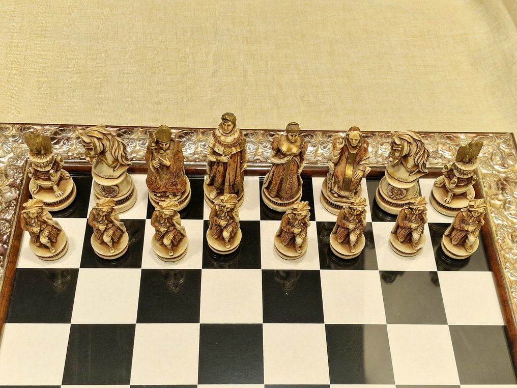 Chess set - NIGRI - Set Scacchi Decorati a Mano con Scacchiera in Legno con finiture in lamina d'Argento #2.1