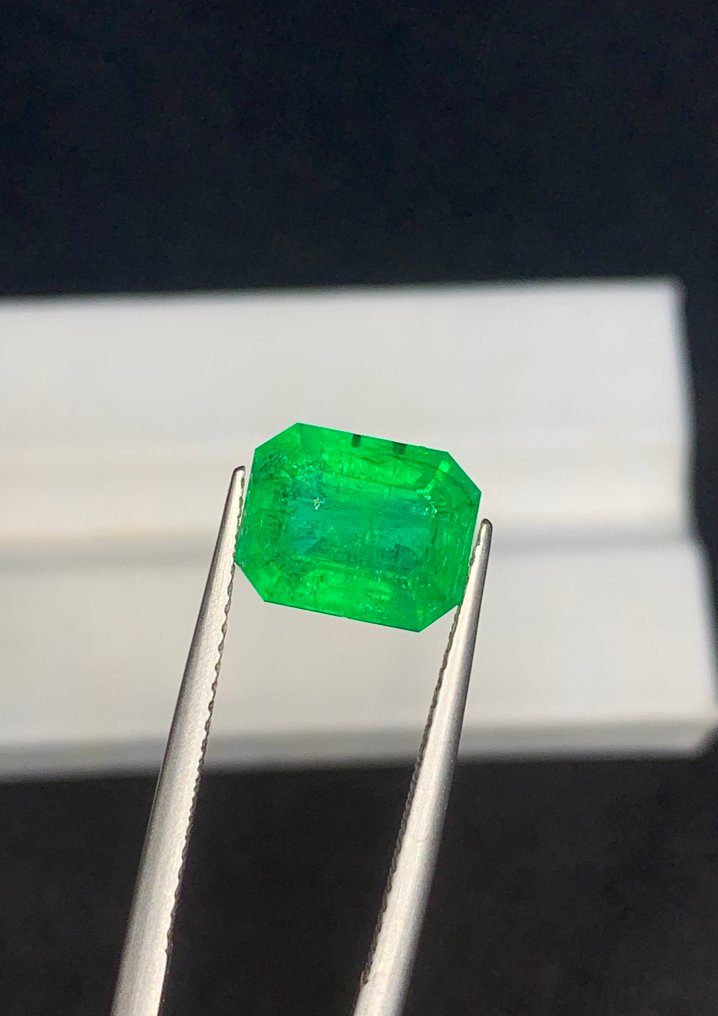 Nincs minimálár - 1 pcs  Zöld Smaragd  - 4.60 ct - Bellerophon Gemlab #4.3