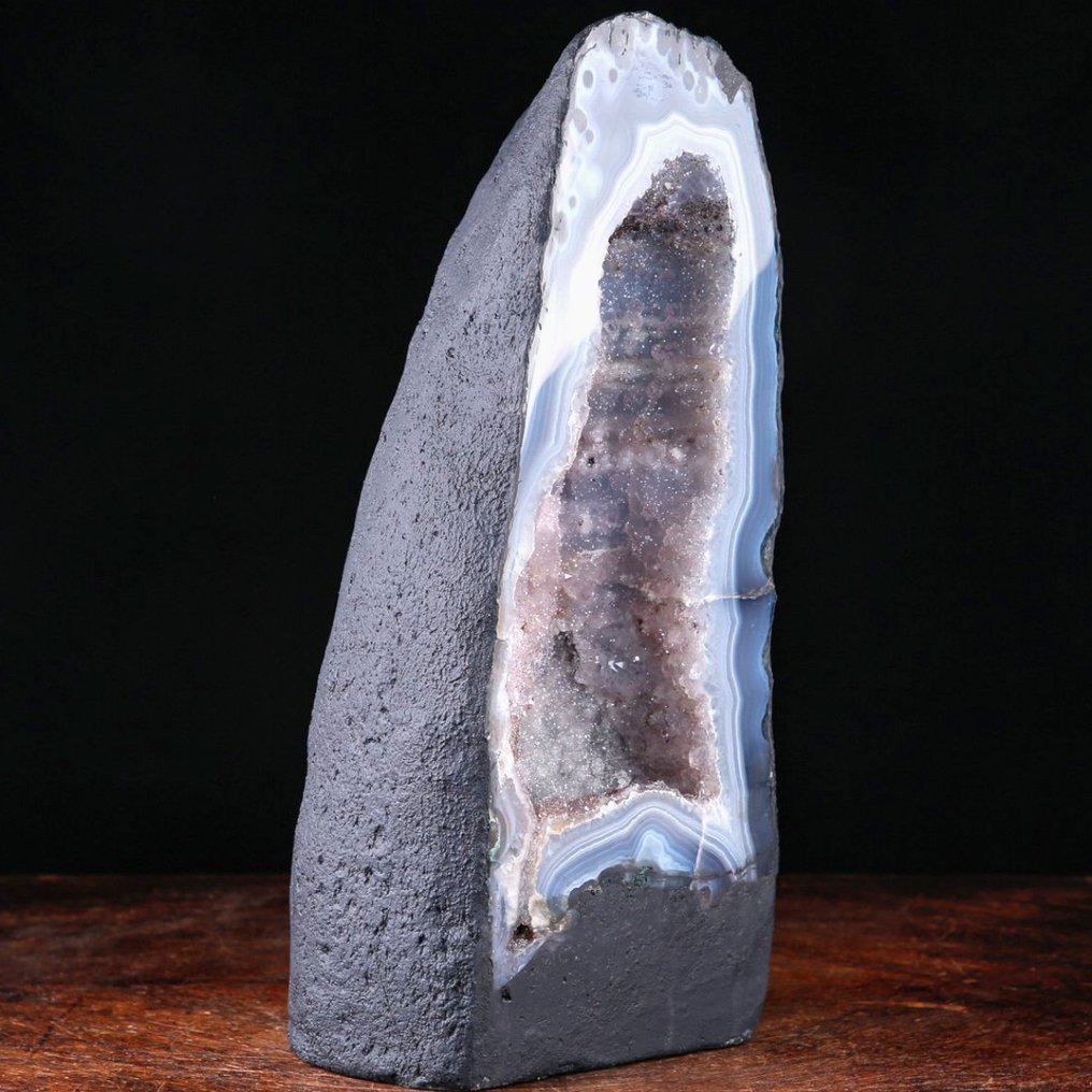 天然矿物大教堂 - 灰紫水晶在玛瑙晶簇中的结晶 - 高度: 322 mm - 宽度: 152 mm- 6749 g #3.2