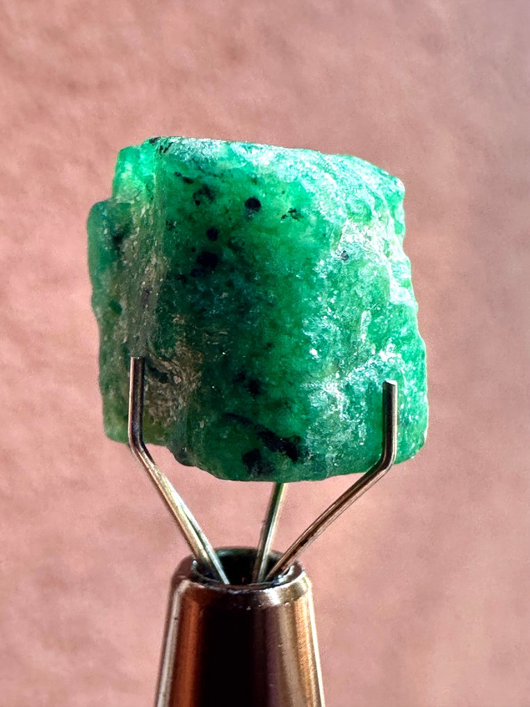 Emerald Rough. 17,55 Cts. Top Green Huge Emerald Crystal. %100 Special Piece! - Korkeus: 11 mm - Leveys: 10 mm- 3.51 g #1.0