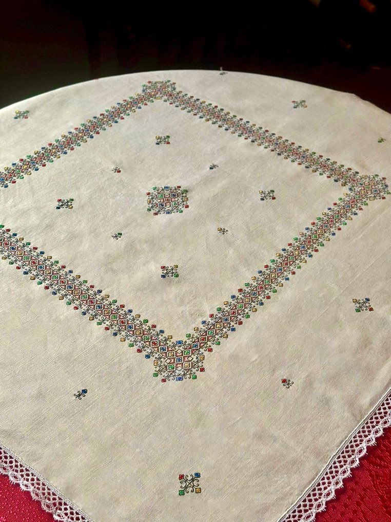 Χειροποίητο κεντητό τραβέρσα από λινό για σνακ ή βοηθητικά τραπέζια. - Τραπεζομάντηλο  - 95 cm - 95 cm #4.3