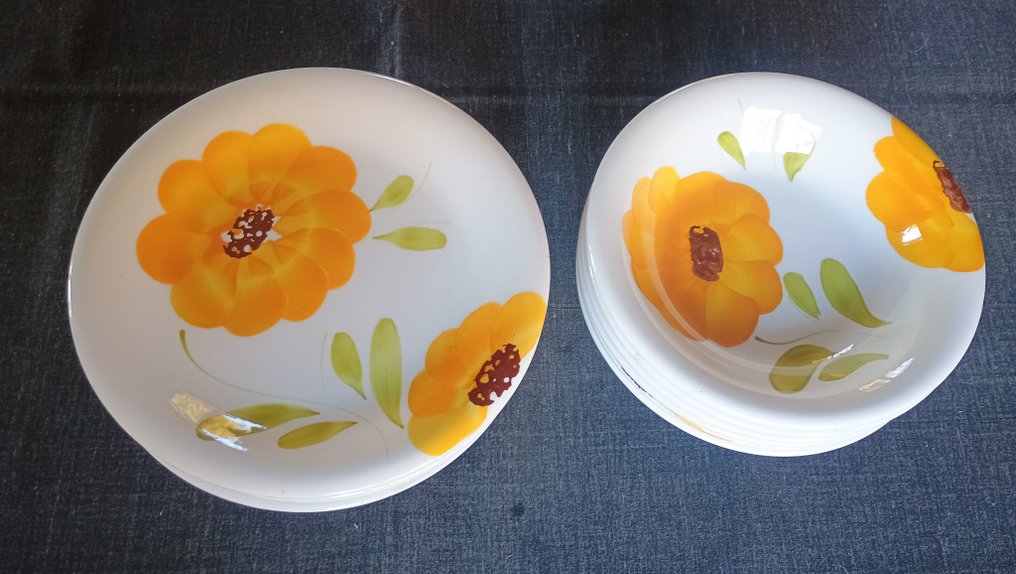 T. C Umbria - Dinner service (12) - Ceramic - Hand-painted #3.2