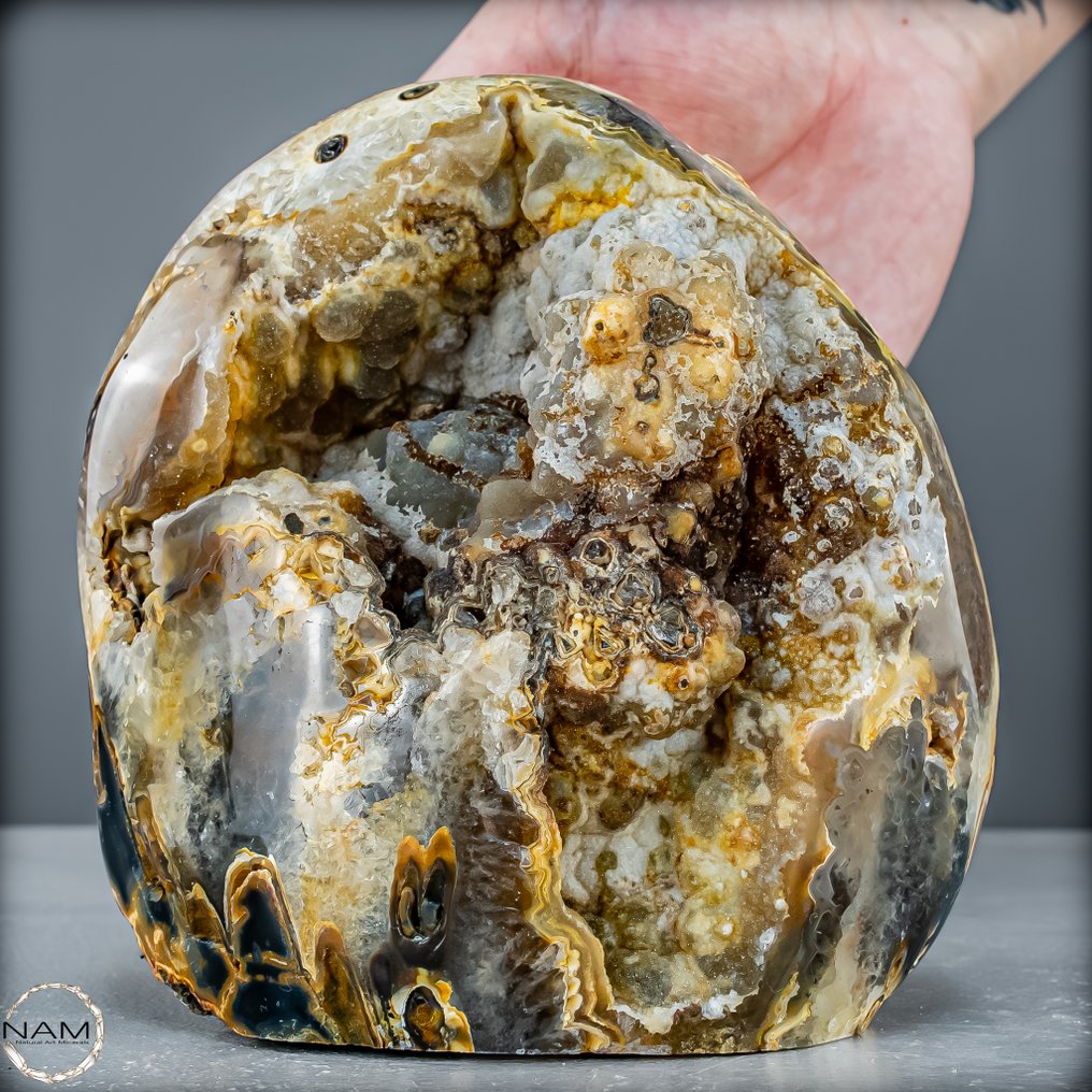Fascinating amber-colored agate druse with chalcedony. Natural masterpiece of the highest quality, from Brazil.- 1661.19 g #1.0