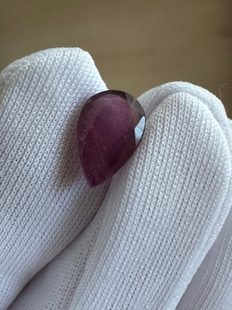 红宝石 真正的宝石！令人惊叹的透明切面粉色红宝石。天然3.30克拉，来自特别收藏。 - 高度: 12 mm - 宽度: 8 mm- 0.8 g #4.3