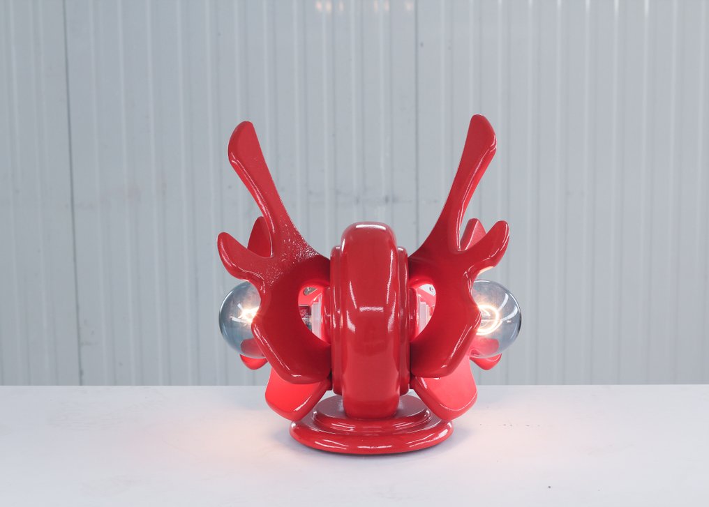 Chai Dienn - Επιτραπέζιο φωτιστικό - Ξύλο - Λάμπα Κόκκινη Χάρπυ #2.1