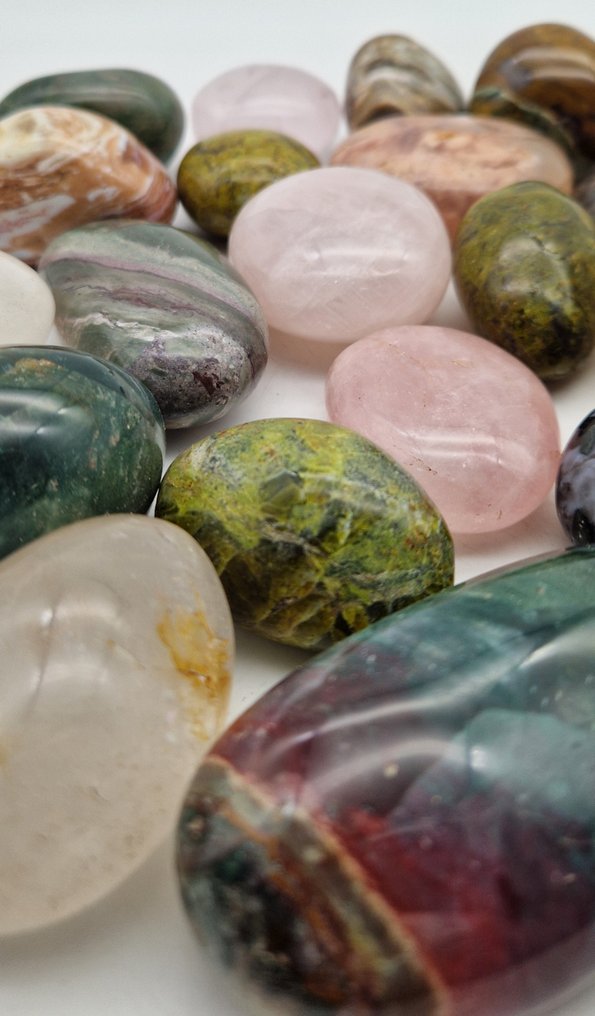 Party Hand Stones XXL with clear quartz, rose quartz, moonstone, etc., 28 pieces Freeform - Height: 2 cm - Width: 4 cm- 2.84 kg - (28) #2.1