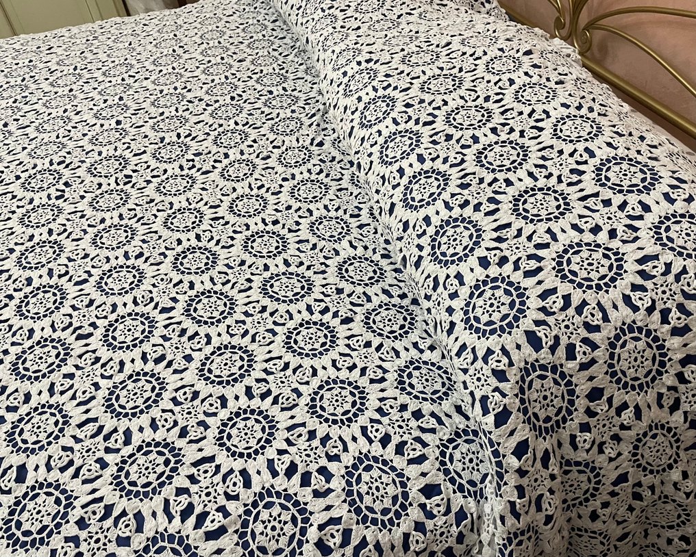 copriletto fatto a mano il bordo nei tre lati presenta una rifinitura smerlata x ambienti shabby - Colcha  - 340 cm - 316 cm - pizzo uncinetto #2.1